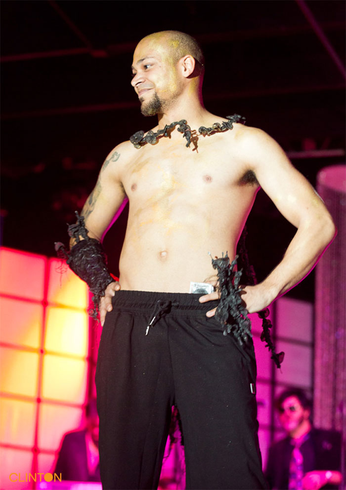 abiti fatti con i preservativi