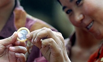 Cina: Prevenire AIDS con il preservativo