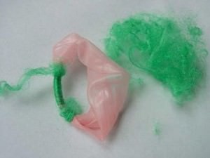 Preservativi come elastici per capelli