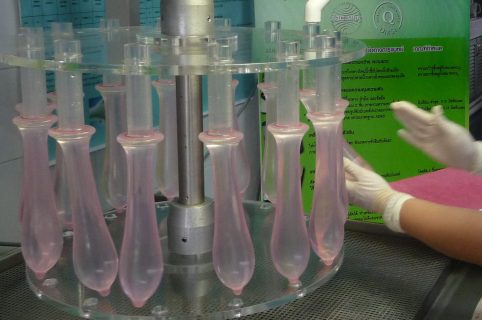 i test per valutare la resistenza dei preservativi