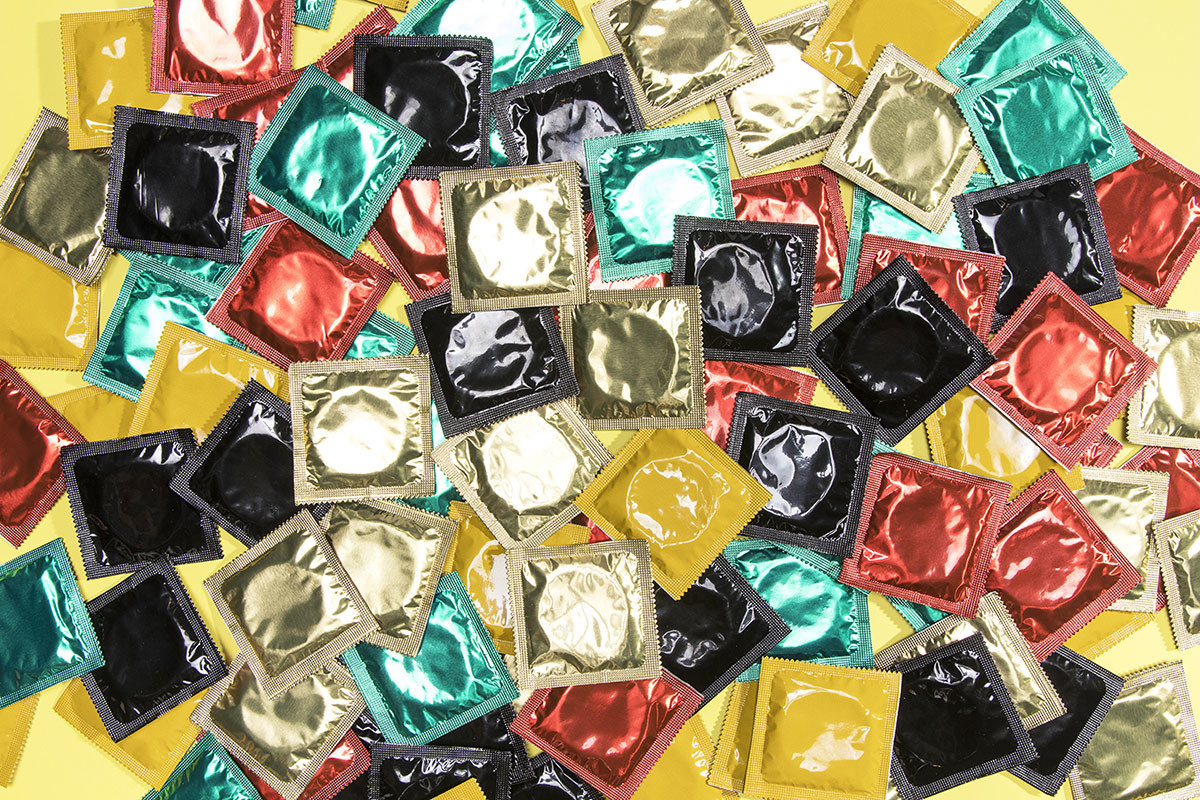 mucchio di preservativi