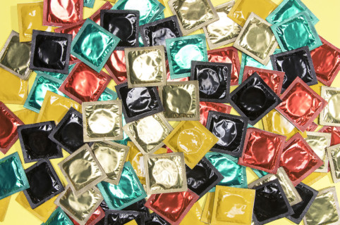 mucchio di preservativi