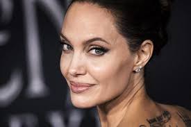 Jolie e i giochi erotici pericolosi